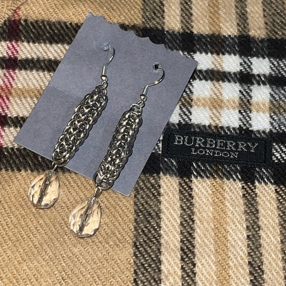 Jewelry - Silver dangle crystal Earrings